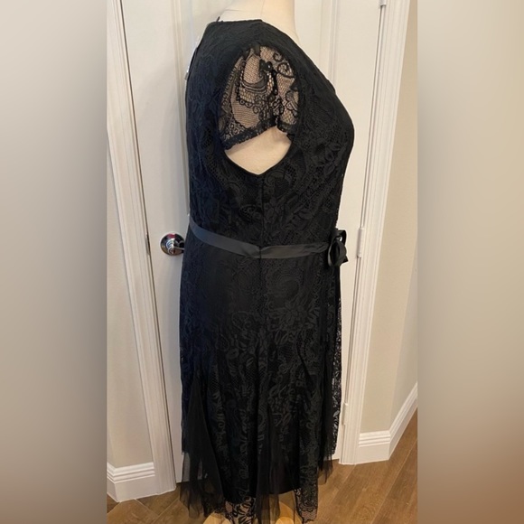 2x Plus Dress 🖤 - Picture 4 of 5